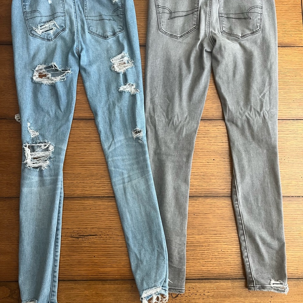 2 pairs of American eagle jeans size 4